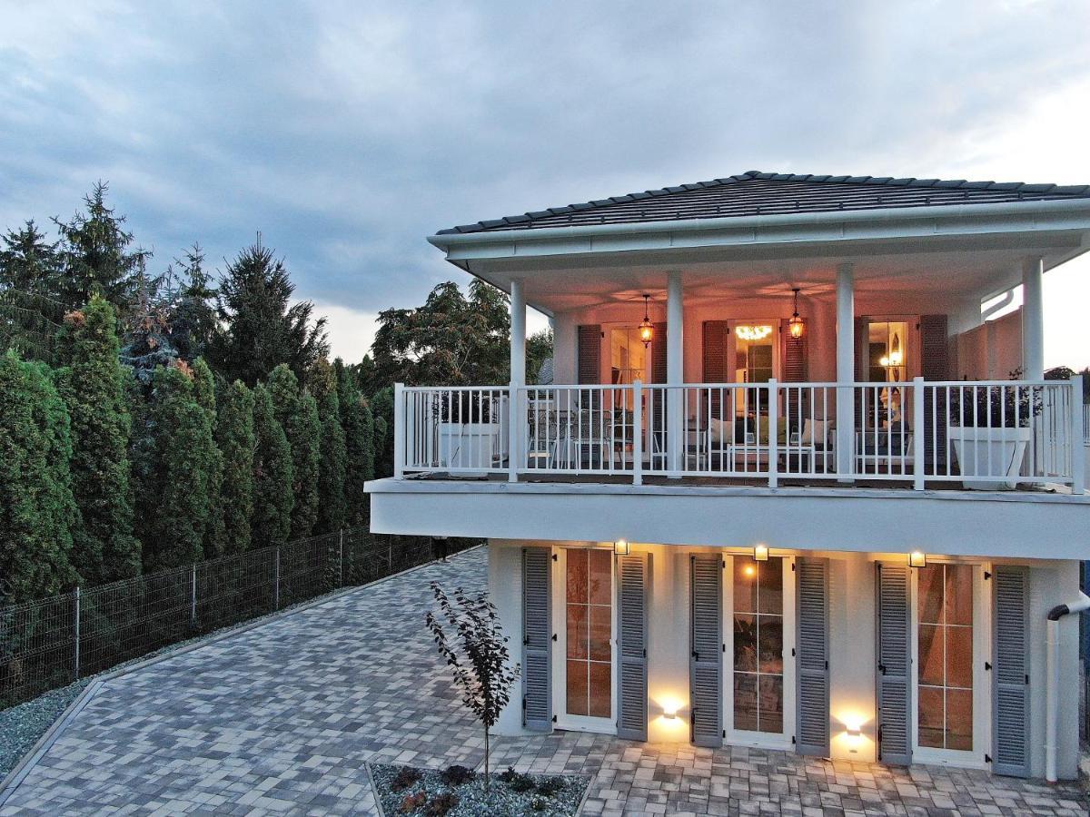 The Doors Luxury Apartment Mosonmagyaróvár エクステリア 写真