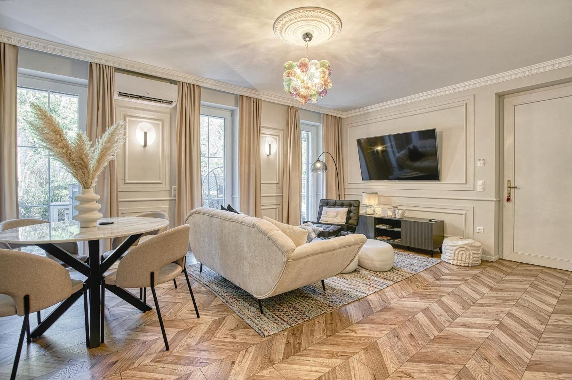 The Doors Luxury Apartment Mosonmagyaróvár エクステリア 写真